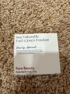 Rare Beauty Stay Vulnerable Fard à Joues Fondant - Nearly Apricot blush